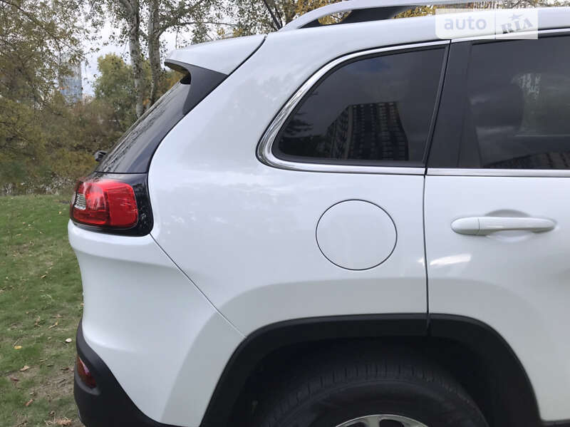 Внедорожник / Кроссовер Jeep Cherokee 2015 в Киеве