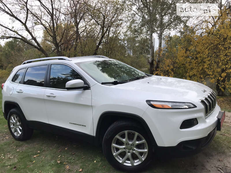 Внедорожник / Кроссовер Jeep Cherokee 2015 в Киеве