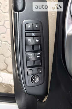 Внедорожник / Кроссовер Jeep Cherokee 2015 в 