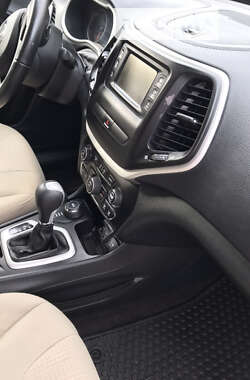 Внедорожник / Кроссовер Jeep Cherokee 2015 в 