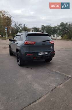 Внедорожник / Кроссовер Jeep Cherokee 2014 в 