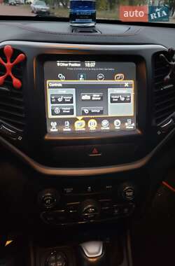 Внедорожник / Кроссовер Jeep Cherokee 2014 в 