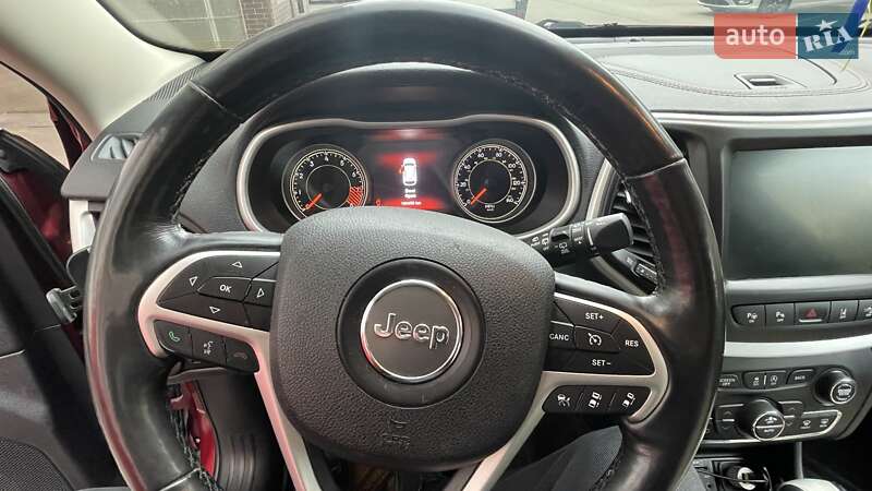 Внедорожник / Кроссовер Jeep Cherokee 2015 в Киеве