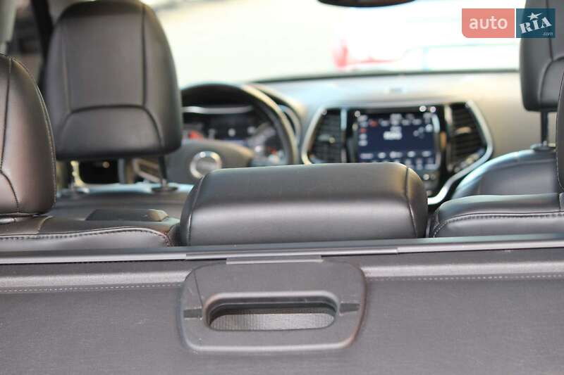 Внедорожник / Кроссовер Jeep Cherokee 2018 в Киеве