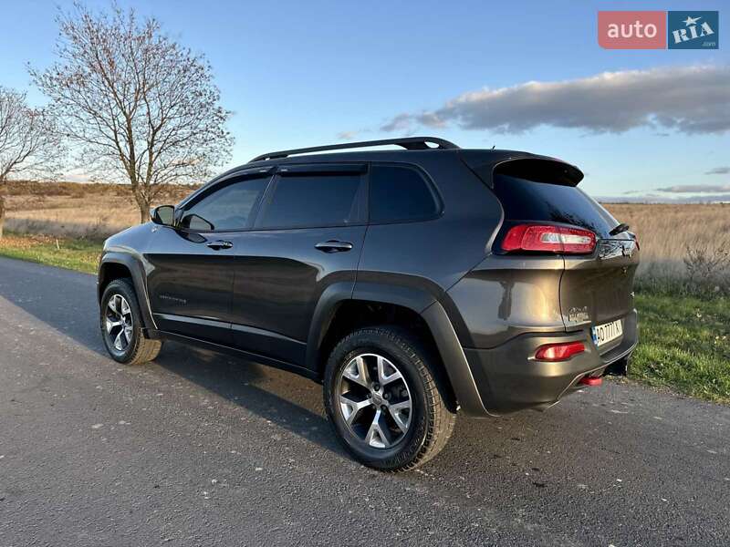 Внедорожник / Кроссовер Jeep Cherokee 2014 в Мукачево