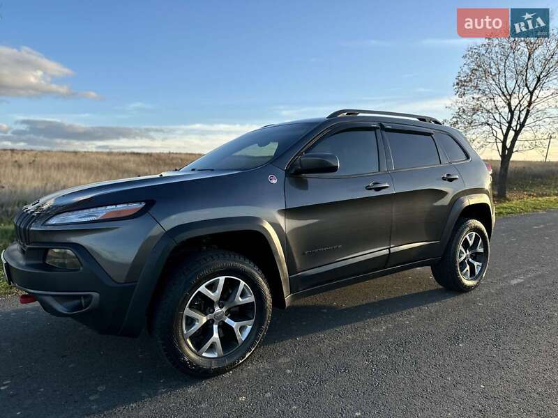 Внедорожник / Кроссовер Jeep Cherokee 2014 в Мукачево