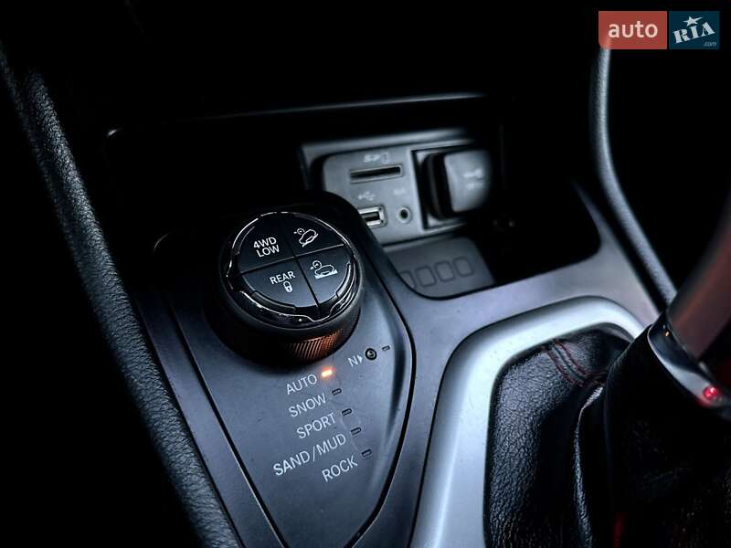 Внедорожник / Кроссовер Jeep Cherokee 2014 в Мукачево