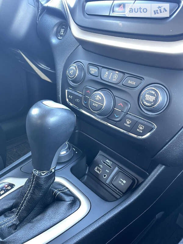 Внедорожник / Кроссовер Jeep Cherokee 2015 в Киеве фото 17 Внедорожник / Кроссовер Jeep Cherokee 2015 в Киеве