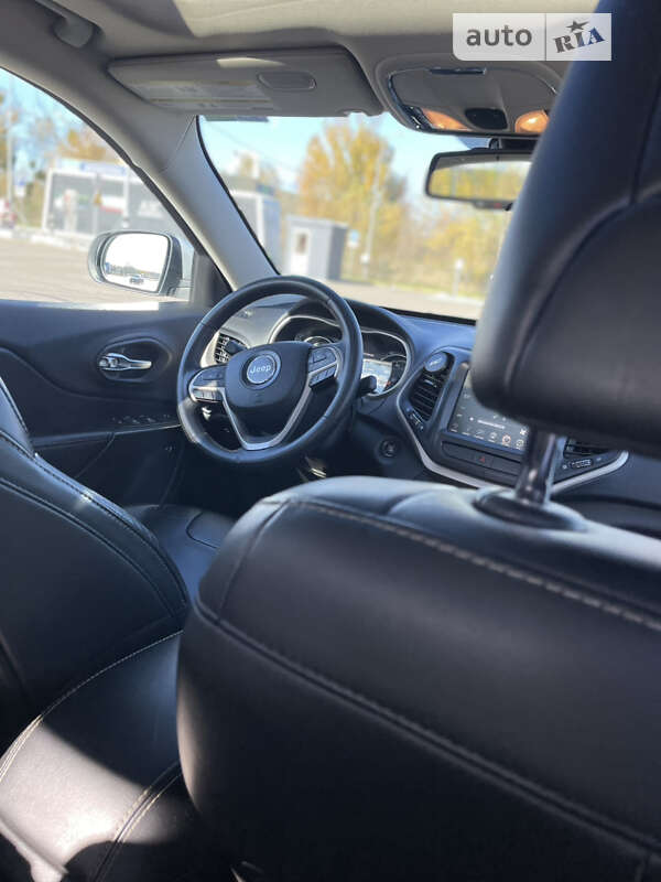 Внедорожник / Кроссовер Jeep Cherokee 2015 в Киеве фото 22 Внедорожник / Кроссовер Jeep Cherokee 2015 в Киеве