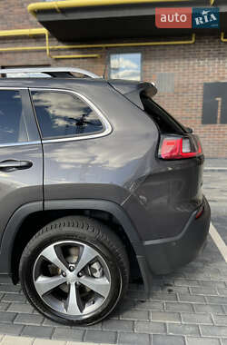 Позашляховик / Кросовер Jeep Cherokee 2021 в 