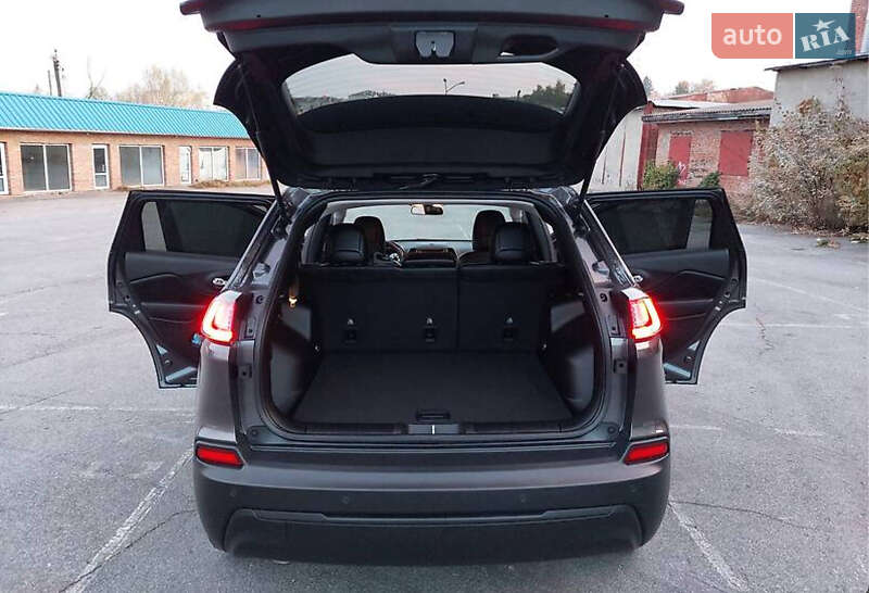 Позашляховик / Кросовер Jeep Cherokee 2019 в Києві