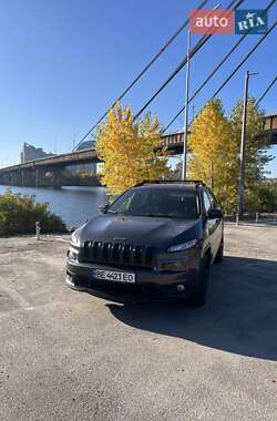 Внедорожник / Кроссовер Jeep Cherokee 2015 в Киеве