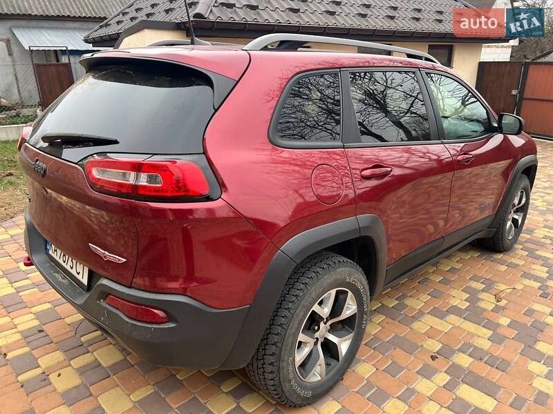 Внедорожник / Кроссовер Jeep Cherokee 2015 в Киеве