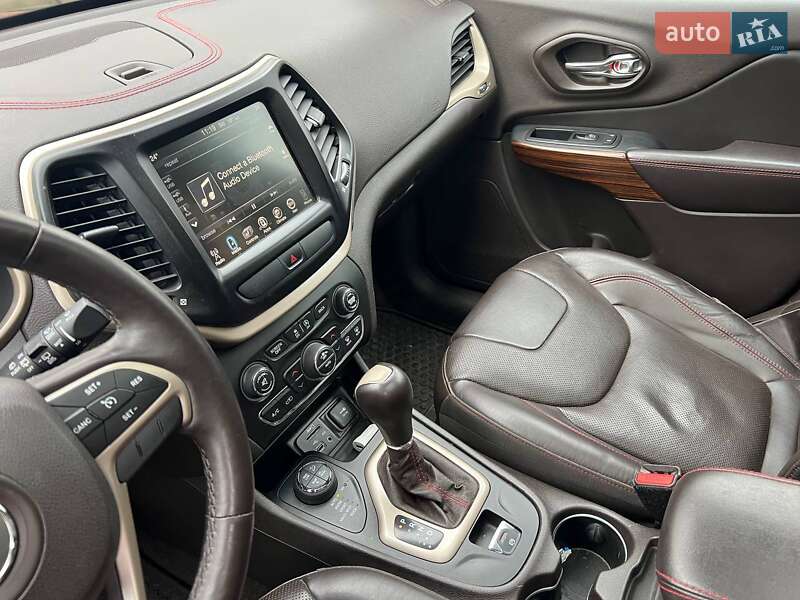Внедорожник / Кроссовер Jeep Cherokee 2015 в Киеве
