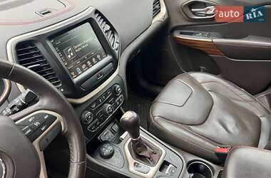 Внедорожник / Кроссовер Jeep Cherokee 2015 в 