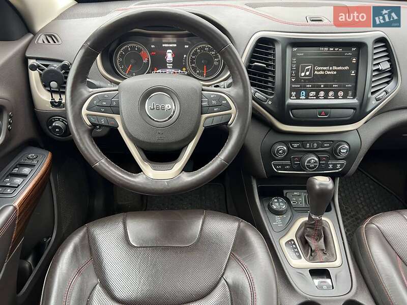 Внедорожник / Кроссовер Jeep Cherokee 2015 в Киеве