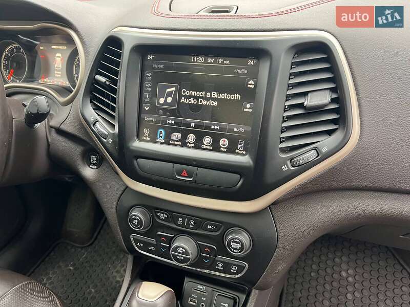 Внедорожник / Кроссовер Jeep Cherokee 2015 в Киеве
