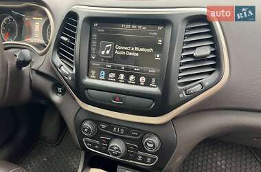 Внедорожник / Кроссовер Jeep Cherokee 2015 в 
