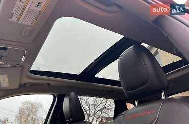 Внедорожник / Кроссовер Jeep Cherokee 2015 в 