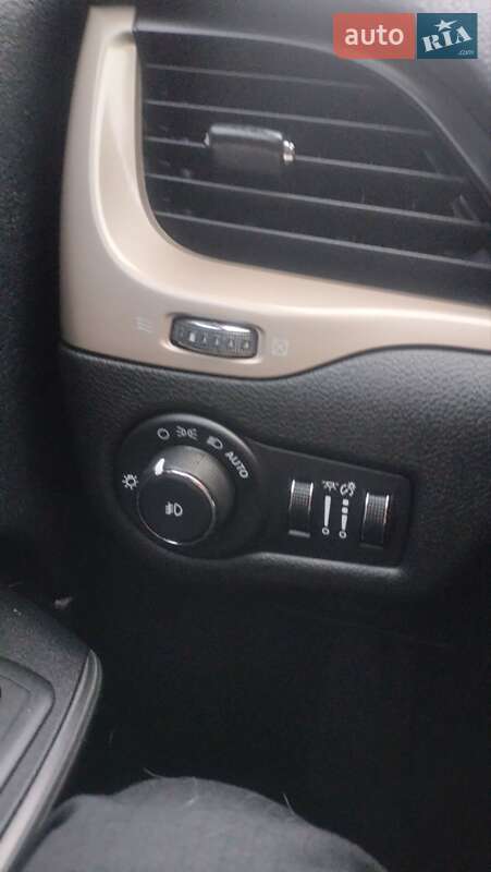 Позашляховик / Кросовер Jeep Cherokee 2015 в Вінниці