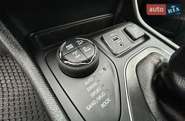 Внедорожник / Кроссовер Jeep Cherokee 2019 в 