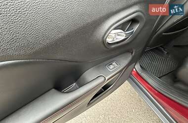 Внедорожник / Кроссовер Jeep Cherokee 2019 в 