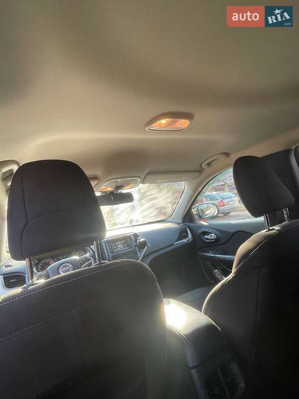 Внедорожник / Кроссовер Jeep Cherokee 2016 в Черкассах фото 6 Внедорожник / Кроссовер Jeep Cherokee 2016 в Черкассах