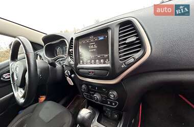 Внедорожник / Кроссовер Jeep Cherokee 2015 в Виннице