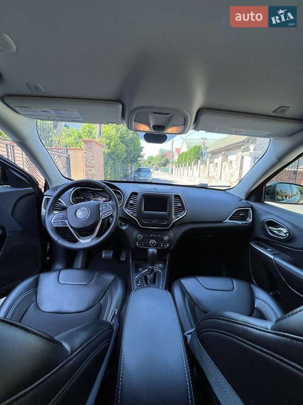 Внедорожник / Кроссовер Jeep Cherokee 2018 в Черновцах