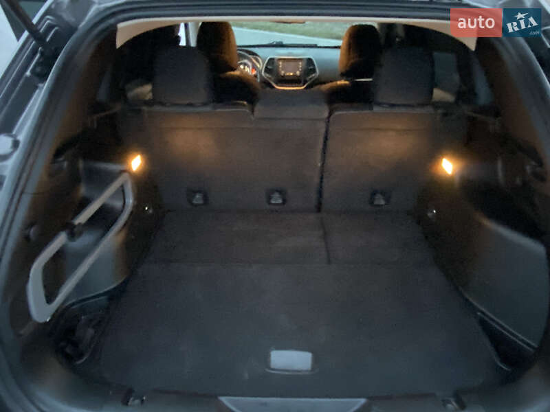 Внедорожник / Кроссовер Jeep Cherokee 2017 в Ромнах