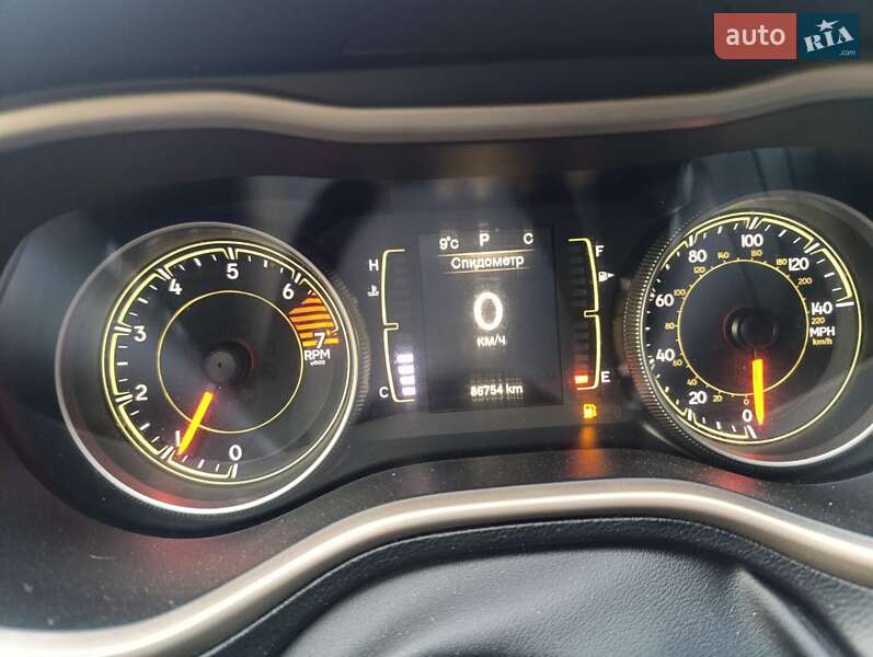 Внедорожник / Кроссовер Jeep Cherokee 2015 в Киеве