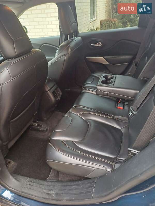 Позашляховик / Кросовер Jeep Cherokee 2017 в Володимирі
