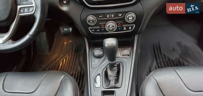 Внедорожник / Кроссовер Jeep Cherokee 2020 в Киеве