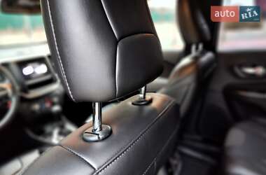 Внедорожник / Кроссовер Jeep Cherokee 2013 в Киеве