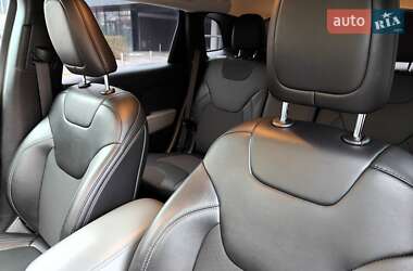 Внедорожник / Кроссовер Jeep Cherokee 2013 в Киеве