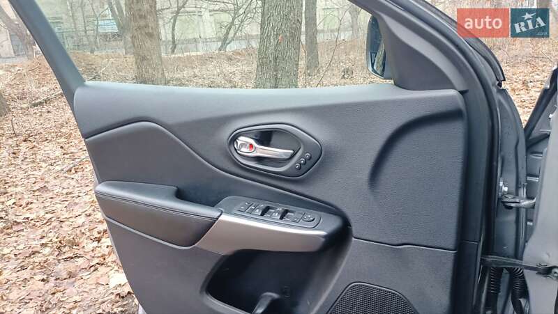 Внедорожник / Кроссовер Jeep Cherokee 2020 в Харькове