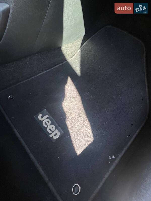 Внедорожник / Кроссовер Jeep Cherokee 2015 в Виннице