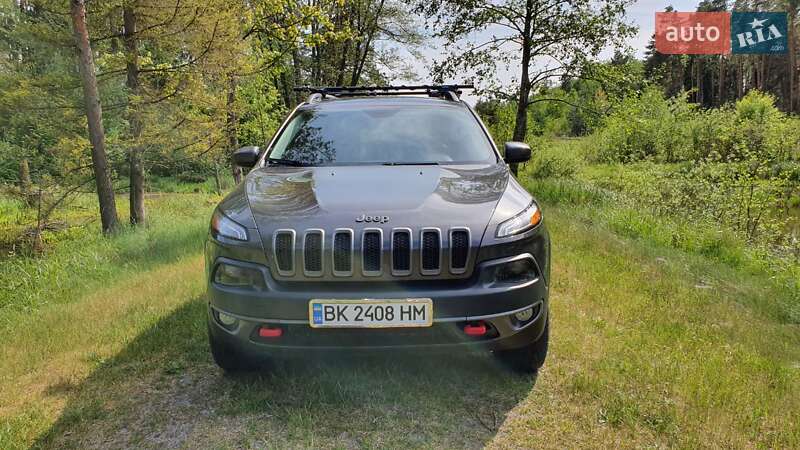 Внедорожник / Кроссовер Jeep Cherokee 2015 в Дубно