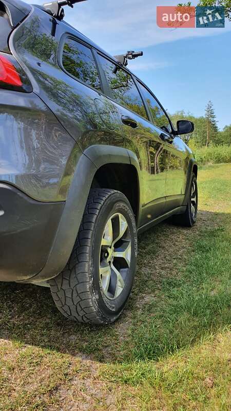 Внедорожник / Кроссовер Jeep Cherokee 2015 в Дубно