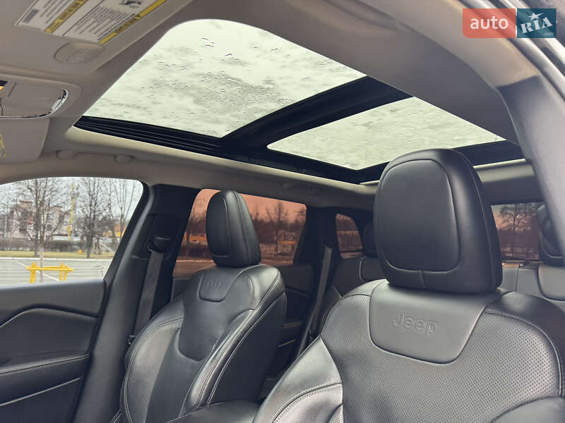 Внедорожник / Кроссовер Jeep Cherokee 2013 в Киеве