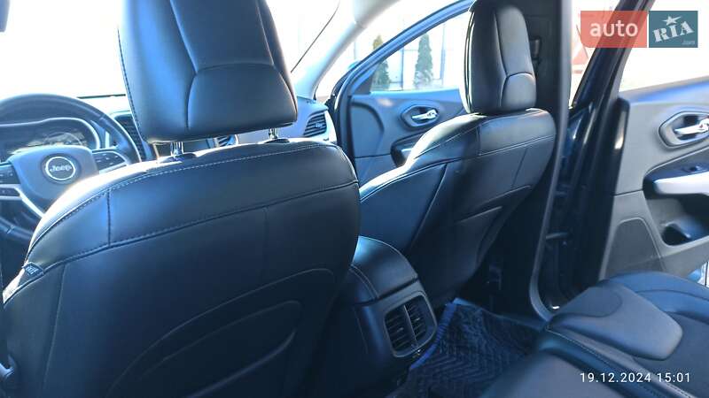 Внедорожник / Кроссовер Jeep Cherokee 2017 в Виннице