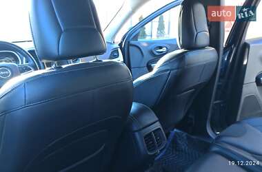 Внедорожник / Кроссовер Jeep Cherokee 2017 в 