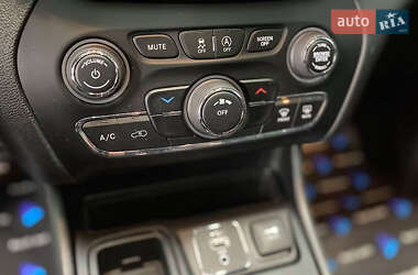 Внедорожник / Кроссовер Jeep Cherokee 2018 в 