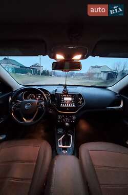 Внедорожник / Кроссовер Jeep Cherokee 2016 в 
