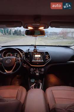 Внедорожник / Кроссовер Jeep Cherokee 2016 в 