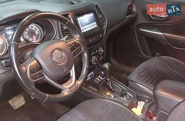 Внедорожник / Кроссовер Jeep Cherokee 2019 в 