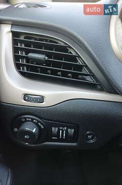 Позашляховик / Кросовер Jeep Cherokee 2016 в 
