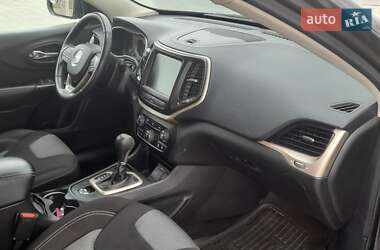 Внедорожник / Кроссовер Jeep Cherokee 2014 в 