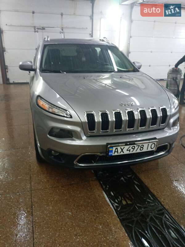 Внедорожник / Кроссовер Jeep Cherokee 2015 в Чугуеве