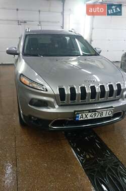 Внедорожник / Кроссовер Jeep Cherokee 2015 в 
